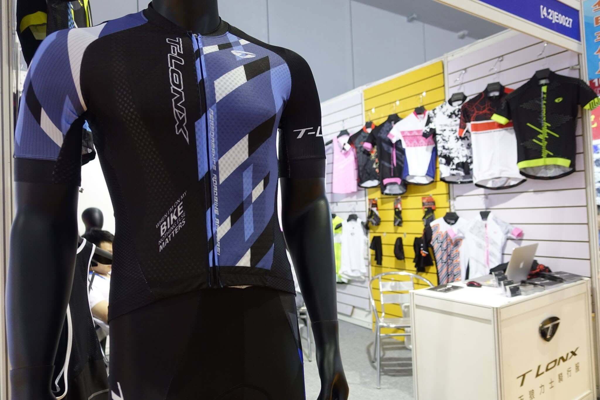 天狼力士騎行服高端三鐵服與專業吊帶褲產品線陳列展示
